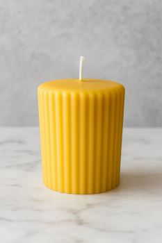 Preview: Stumpenkerze aus 100 % Bienenwachs – handgegossen, lang brennend