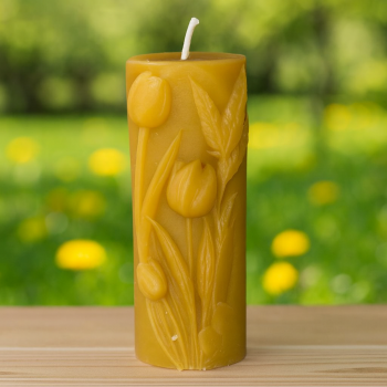 Preview: Bienenwachskerze mit Tulpenrelief - Natürliches Frühlingslicht