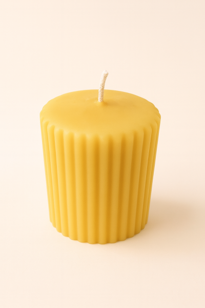 Stumpenkerze aus 100 % Bienenwachs – handgegossen, lang brennend