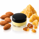 Handgefertigter Lippenbalsam mit Bienenwachs und Kiefernharz